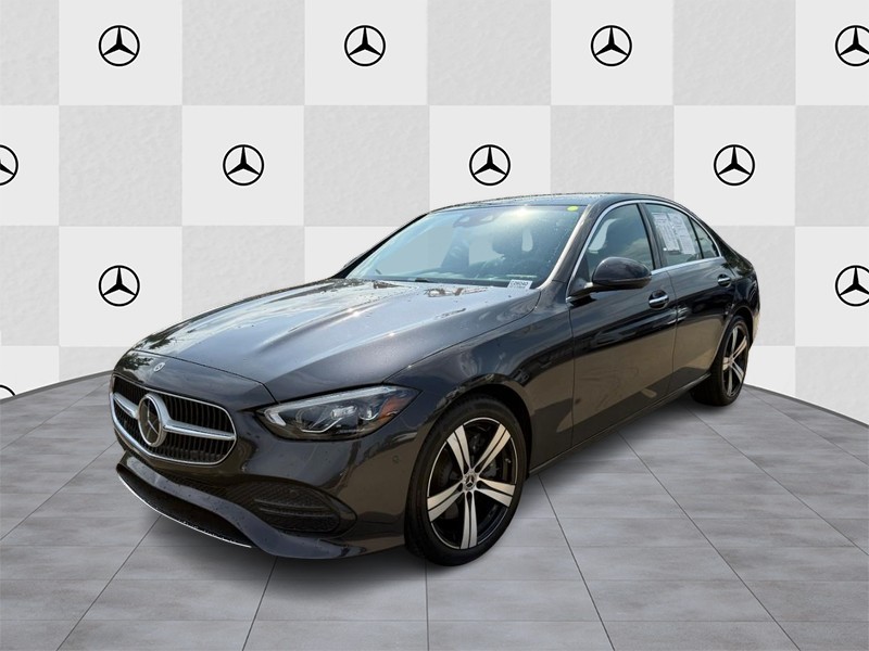 Mercedes-Benz C-Class Vehicle Full-screen Gallery Image 5