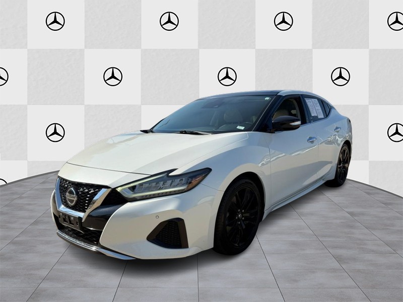 Nissan Maxima Vehicle Full-screen Gallery Image 5
