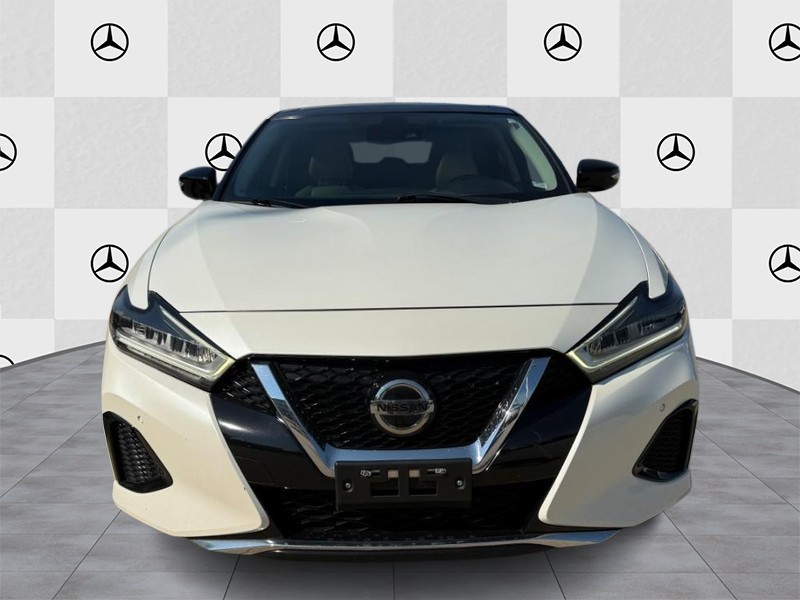 Nissan Maxima Vehicle Full-screen Gallery Image 7