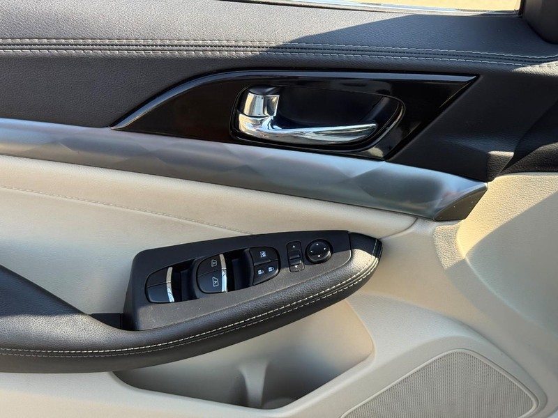 Nissan Maxima Vehicle Full-screen Gallery Image 18