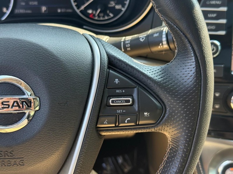 Nissan Maxima Vehicle Full-screen Gallery Image 23