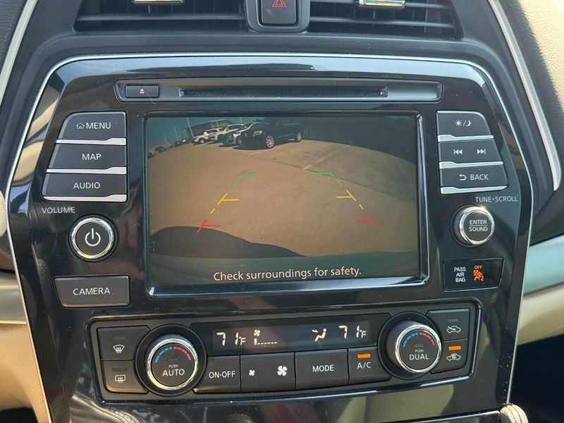 Nissan Maxima Vehicle Full-screen Gallery Image 27