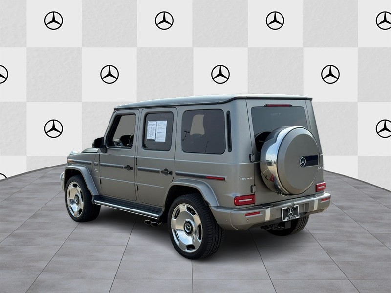 Mercedes-Benz G-Class Vehicle Full-screen Gallery Image 4