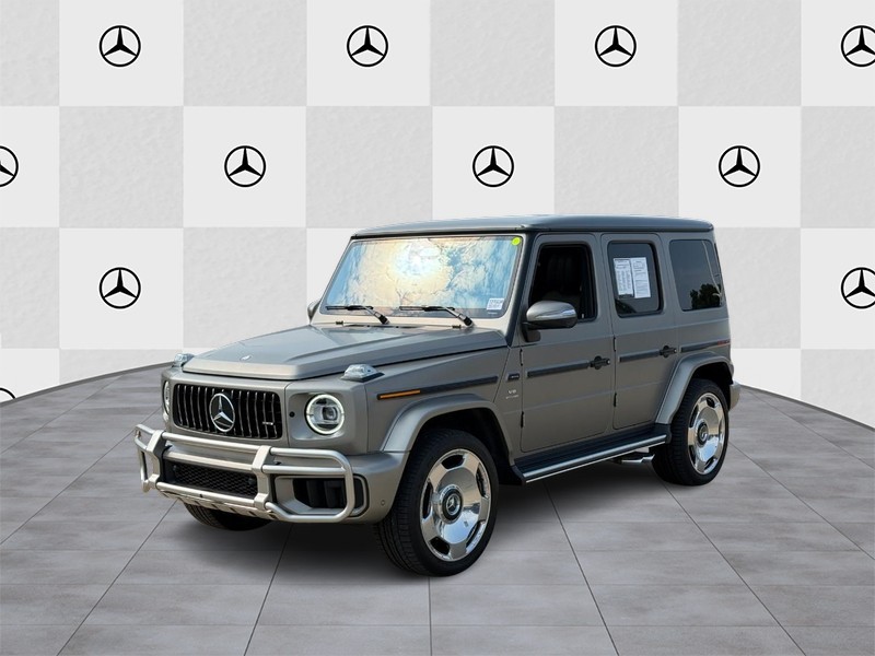 Mercedes-Benz G-Class Vehicle Full-screen Gallery Image 5