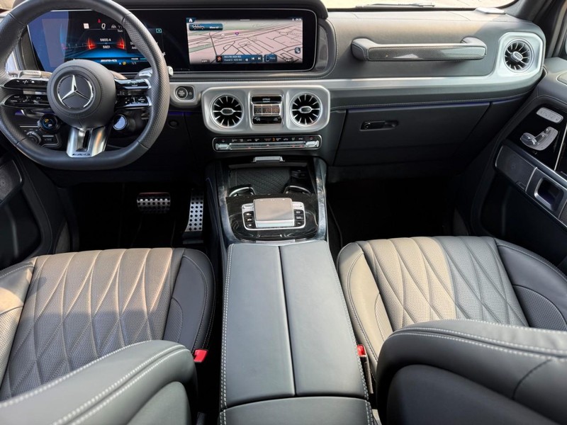 Mercedes-Benz G-Class Vehicle Full-screen Gallery Image 13