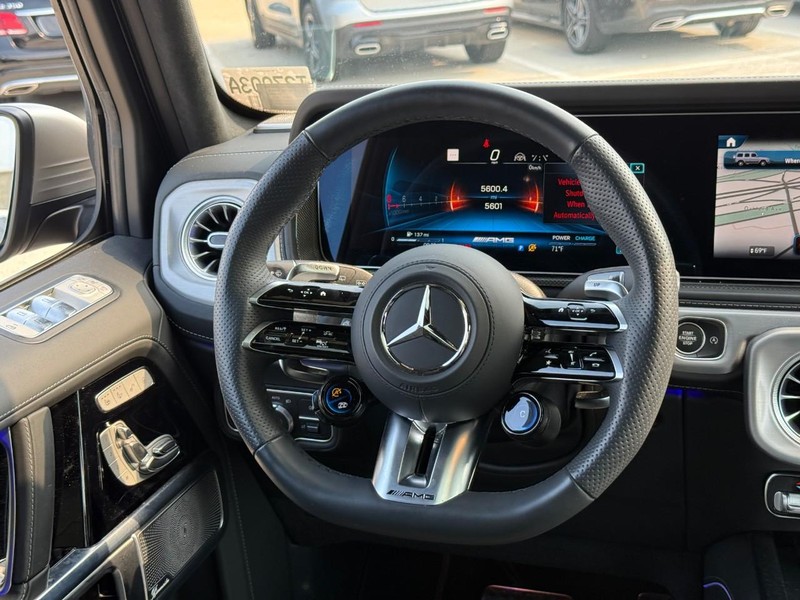 Mercedes-Benz G-Class Vehicle Full-screen Gallery Image 14