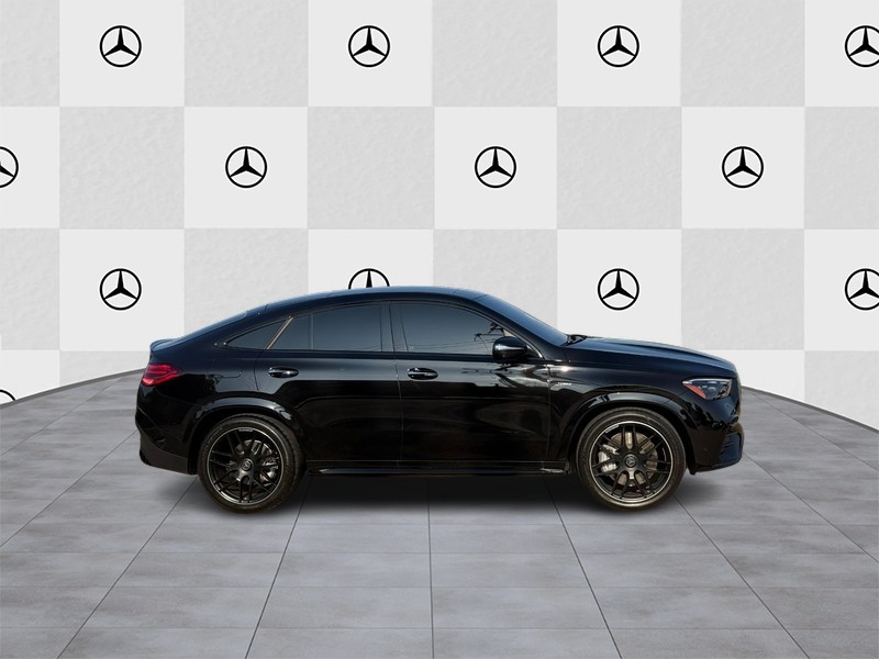 Mercedes-Benz GLE Vehicle Full-screen Gallery Image 2