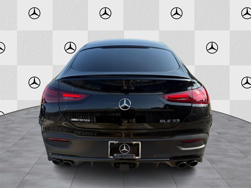 Mercedes-Benz GLE Vehicle Full-screen Gallery Image 5