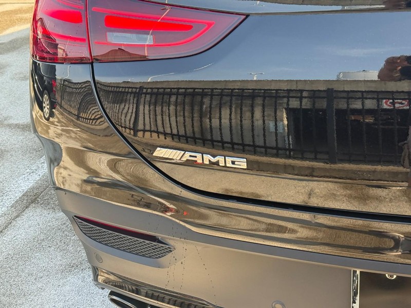 Mercedes-Benz GLE Vehicle Full-screen Gallery Image 10