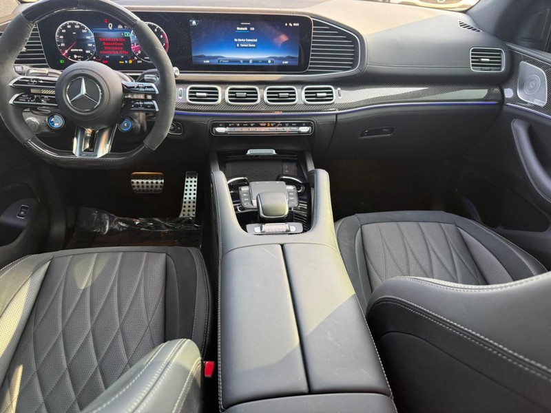 Mercedes-Benz GLE Vehicle Full-screen Gallery Image 13