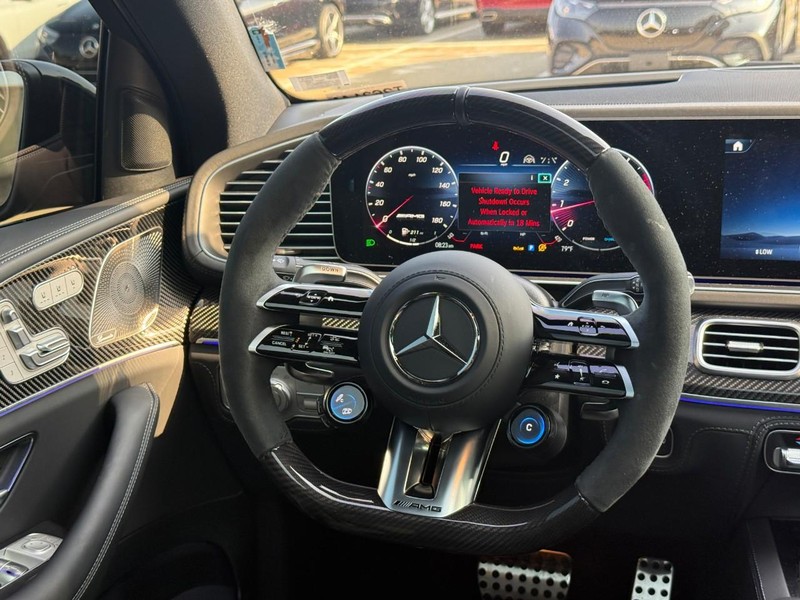 Mercedes-Benz GLE Vehicle Full-screen Gallery Image 14