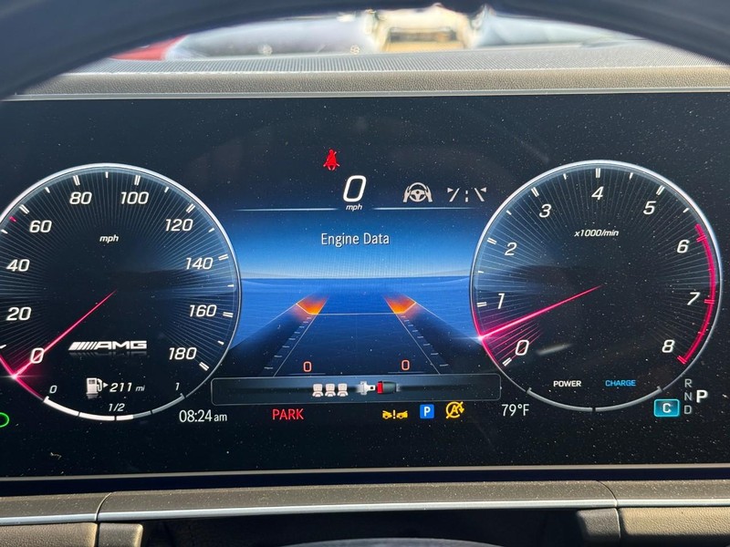 Mercedes-Benz GLE Vehicle Full-screen Gallery Image 22