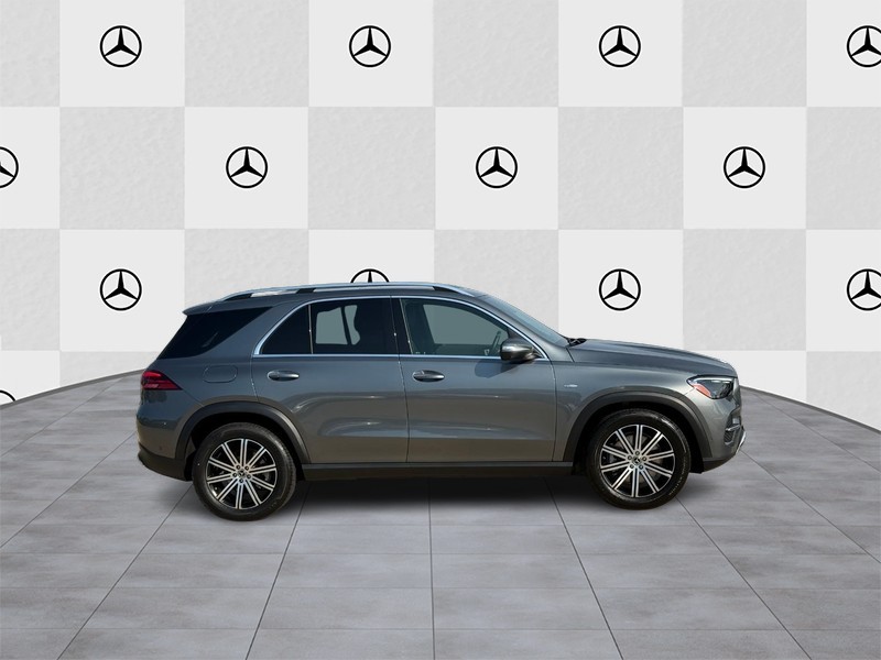 Mercedes-Benz GLE Vehicle Full-screen Gallery Image 2