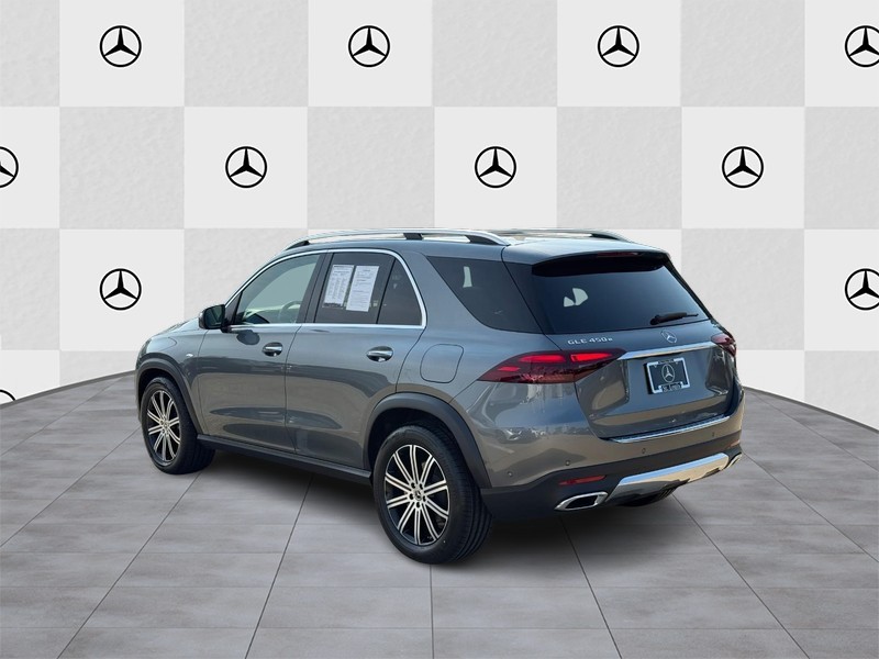 Mercedes-Benz GLE Vehicle Full-screen Gallery Image 4
