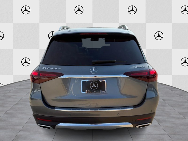 Mercedes-Benz GLE Vehicle Full-screen Gallery Image 6