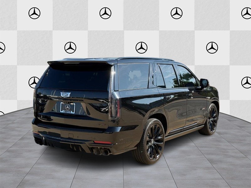 Cadillac Escalade Vehicle Full-screen Gallery Image 2
