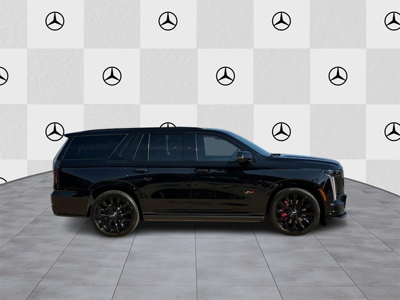 Cadillac Escalade Vehicle Full-screen Gallery Image 5