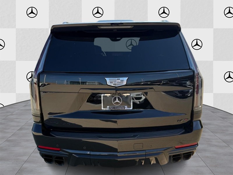 Cadillac Escalade Vehicle Full-screen Gallery Image 6