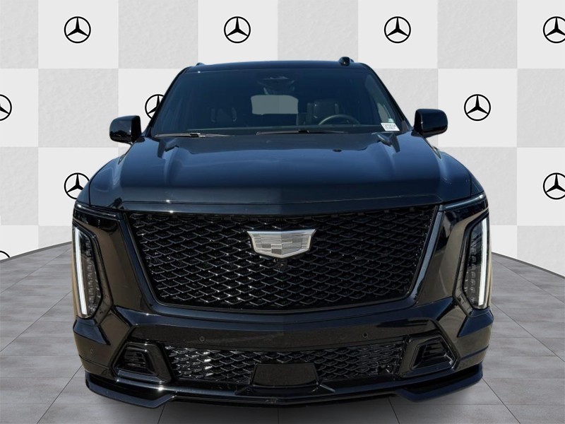 Cadillac Escalade Vehicle Full-screen Gallery Image 7