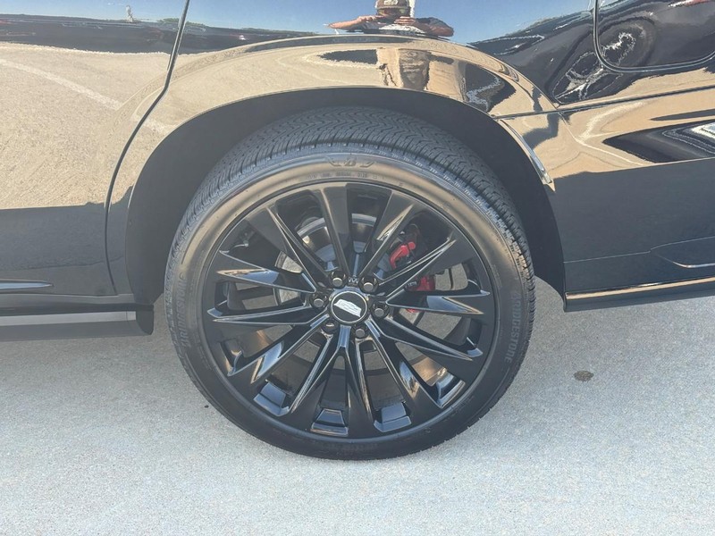 Cadillac Escalade Vehicle Full-screen Gallery Image 8
