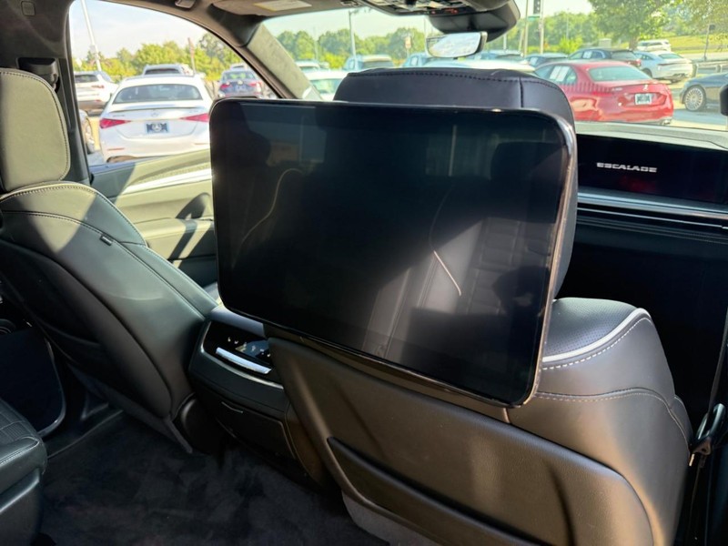 Cadillac Escalade Vehicle Full-screen Gallery Image 10