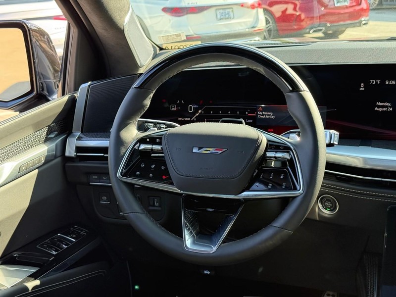 Cadillac Escalade Vehicle Full-screen Gallery Image 13