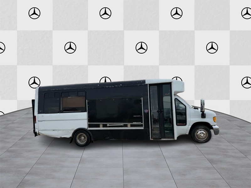 Ford Econoline Commercial Cutaway Vehicle Full-screen Gallery Image 2
