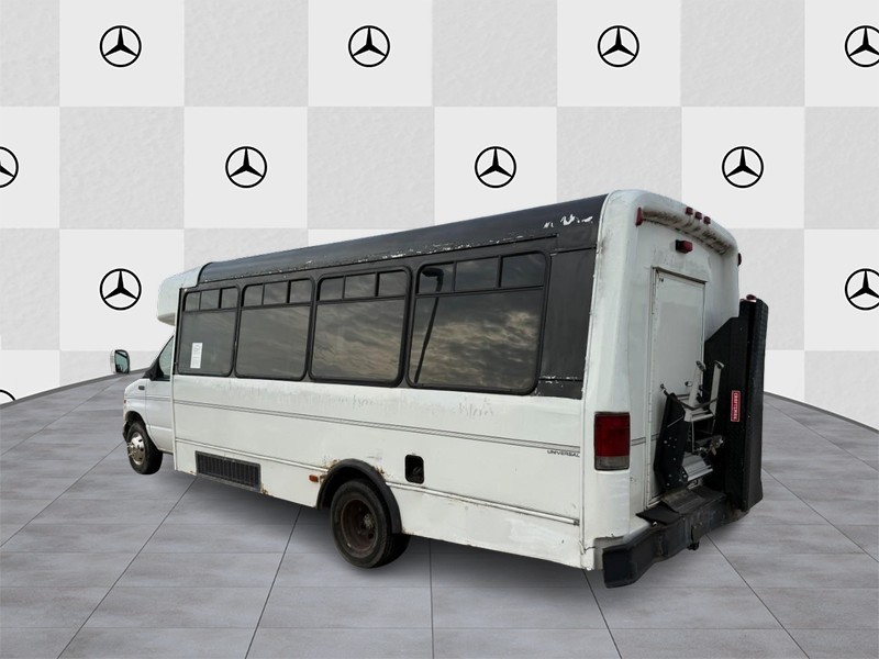 Ford Econoline Commercial Cutaway Vehicle Full-screen Gallery Image 4