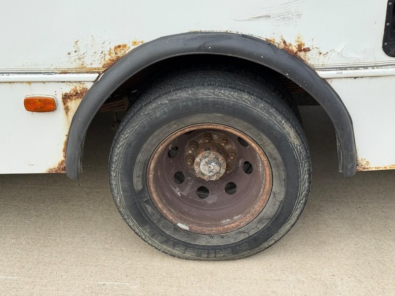 Ford Econoline Commercial Cutaway Vehicle Full-screen Gallery Image 6