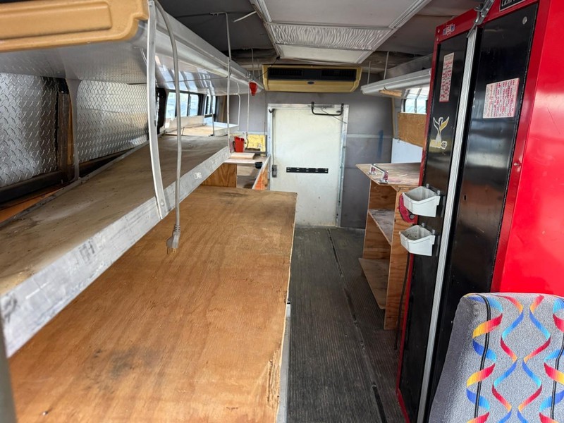 Ford Econoline Commercial Cutaway Vehicle Full-screen Gallery Image 9