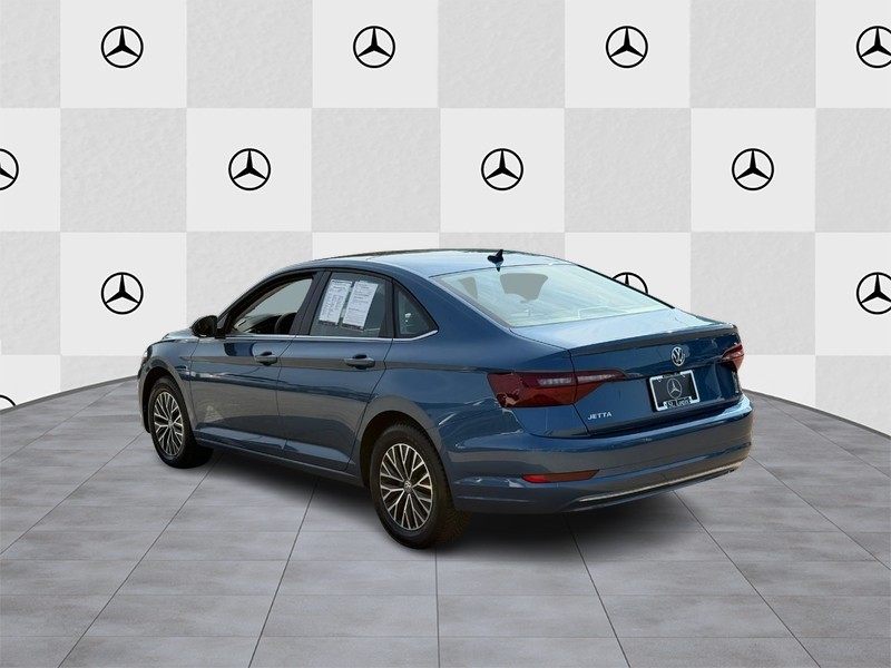 Volkswagen Jetta Vehicle Full-screen Gallery Image 4