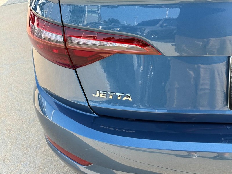 Volkswagen Jetta Vehicle Full-screen Gallery Image 10