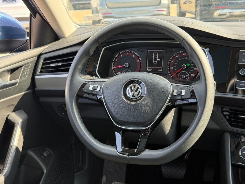 Volkswagen Jetta Vehicle Full-screen Gallery Image 13