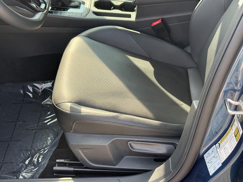 Volkswagen Jetta Vehicle Full-screen Gallery Image 18