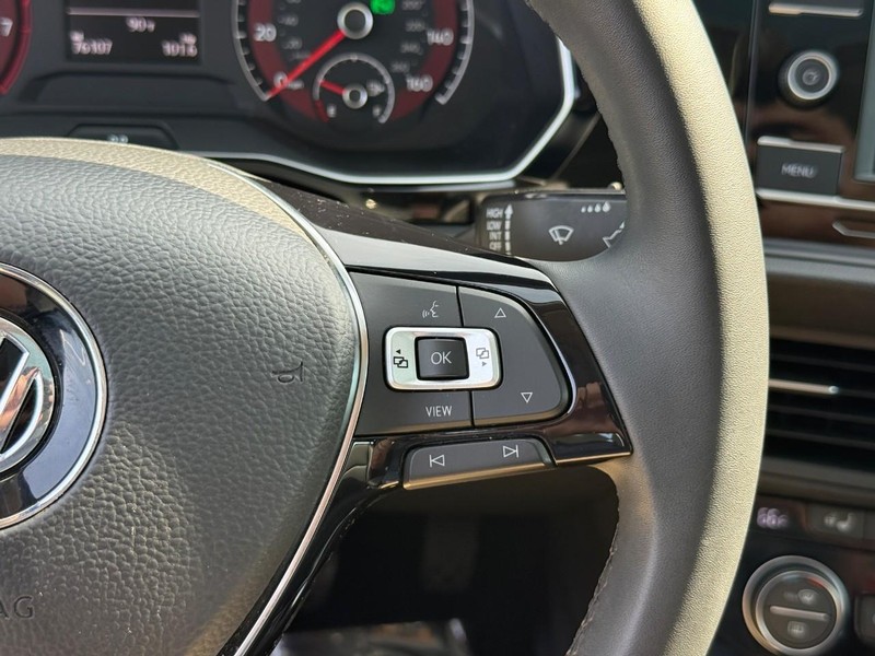 Volkswagen Jetta Vehicle Full-screen Gallery Image 20