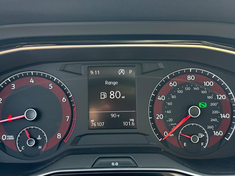 Volkswagen Jetta Vehicle Full-screen Gallery Image 21