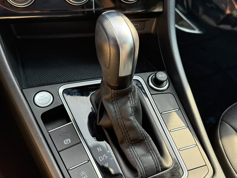 Volkswagen Jetta Vehicle Full-screen Gallery Image 22