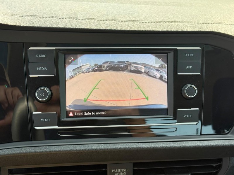 Volkswagen Jetta Vehicle Full-screen Gallery Image 24