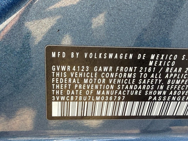 Volkswagen Jetta Vehicle Full-screen Gallery Image 25