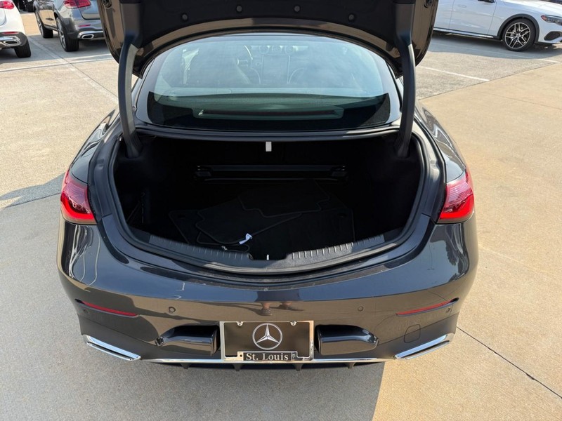 Mercedes-Benz CLE Vehicle Full-screen Gallery Image 8