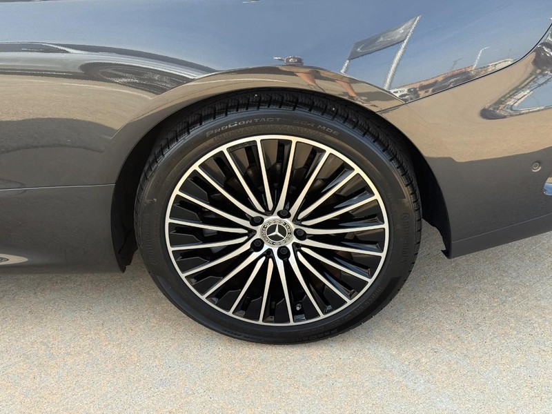 Mercedes-Benz CLE Vehicle Full-screen Gallery Image 9