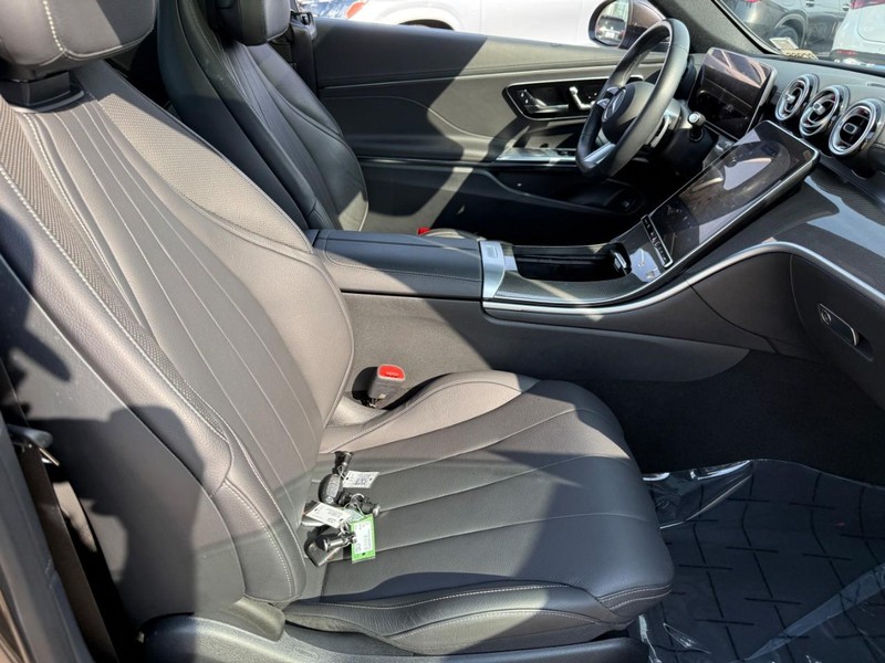 Mercedes-Benz CLE Vehicle Full-screen Gallery Image 12