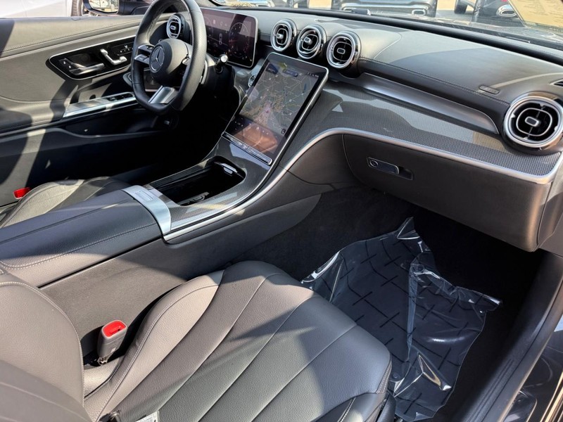 Mercedes-Benz CLE Vehicle Full-screen Gallery Image 13
