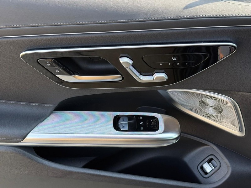 Mercedes-Benz CLE Vehicle Full-screen Gallery Image 14