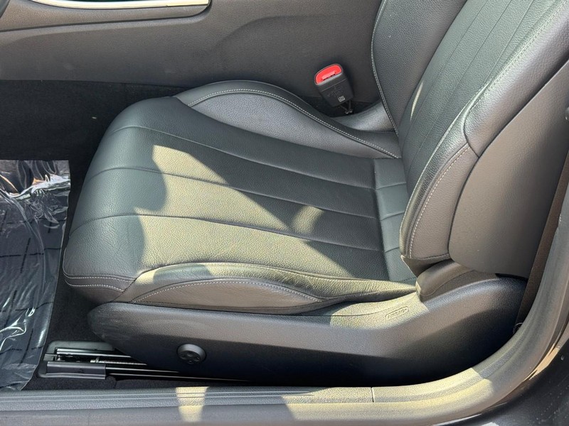 Mercedes-Benz CLE Vehicle Full-screen Gallery Image 17