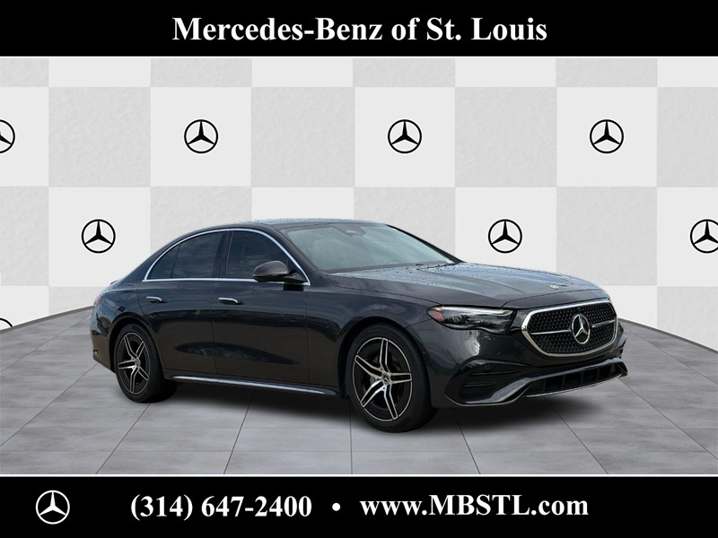 Mercedes-Benz E-Class Vehicle Full-screen Gallery Image 01