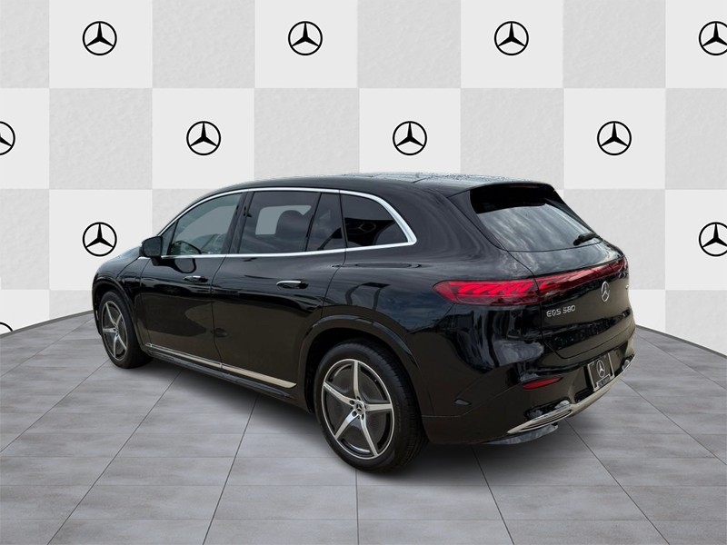 Mercedes-Benz EQS Vehicle Full-screen Gallery Image 04
