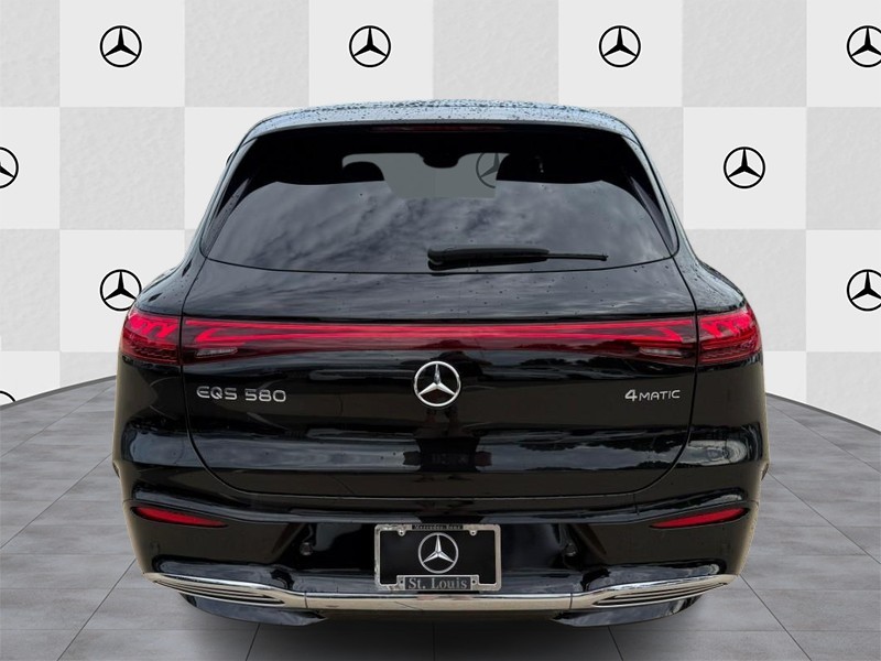 Mercedes-Benz EQS Vehicle Full-screen Gallery Image 05