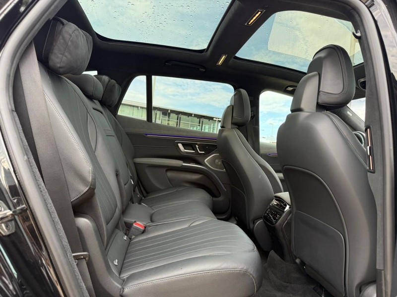 Mercedes-Benz EQS Vehicle Full-screen Gallery Image 11