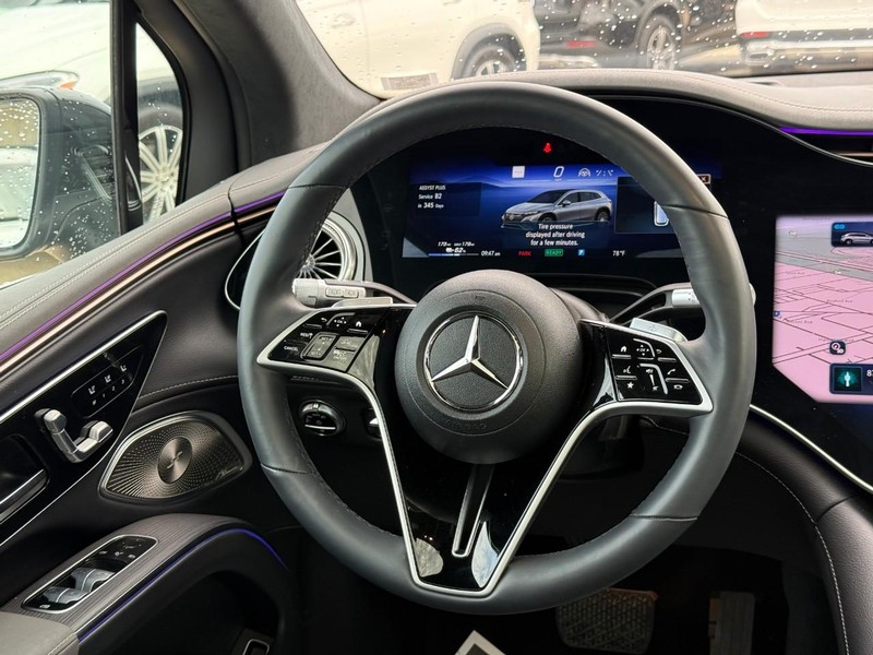 Mercedes-Benz EQS Vehicle Full-screen Gallery Image 13